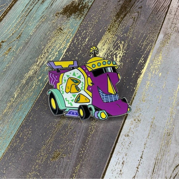 Disney | Accessories | The Emperors New Groove Food Truck Disney Pin ...